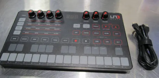 IK Multimedia - UNO SYNTH